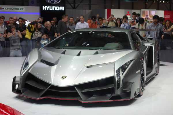 Lamborghini Veneno vue de face